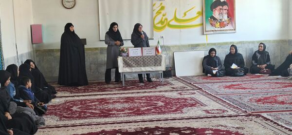 جلسه توانمندسازی والدین پایه هفتم و گفتمان تربیتی- درسی در دبیرستان فیاض کاشمر