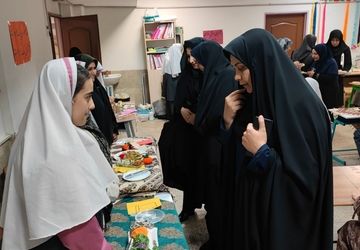 مسابقات مادر دختری به مناسبت دهه فجر در دبستان طواف و معماریان ناحیه دو شهرری 