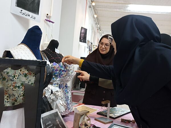 بازدید از نمایشگاه دست سازه هنرستان فنی و حرفه ای دخترانه فلسطین 