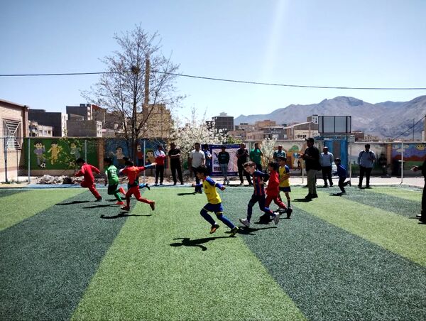 اجرای طرح شهید خرازی ( آزادسازی فضای ورزشی) در دبستان پیامبراعظم ( ص) شهرستان فیروزکوه 