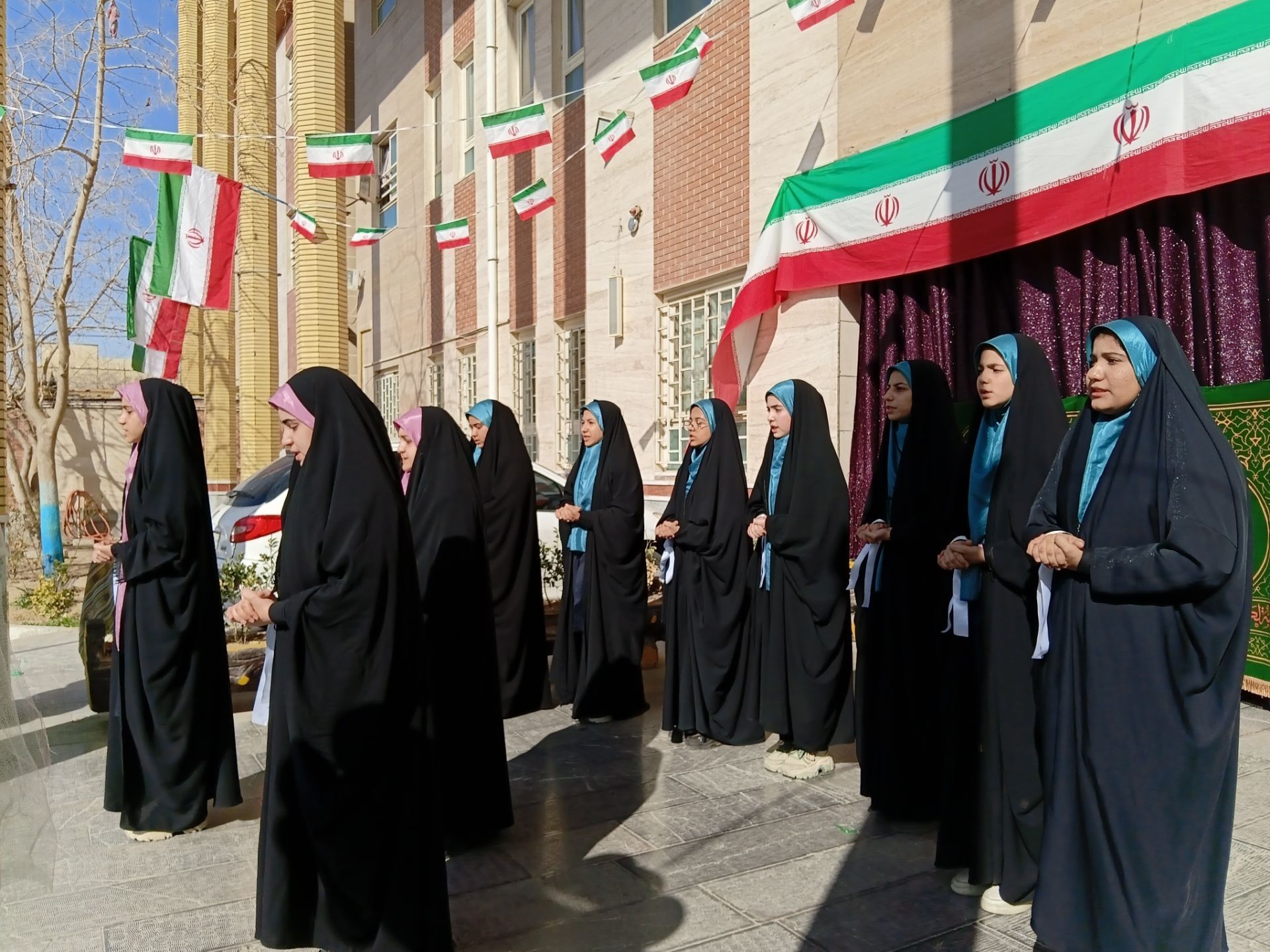   جشن شعبانیه در دبیرستان دخترانه ذبیح الله هوشیار مشهد