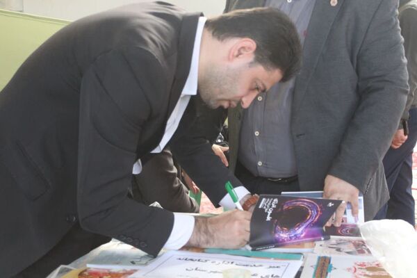 برپایی میز خدمت به مناسبت هفته دولت در گلوگاه 