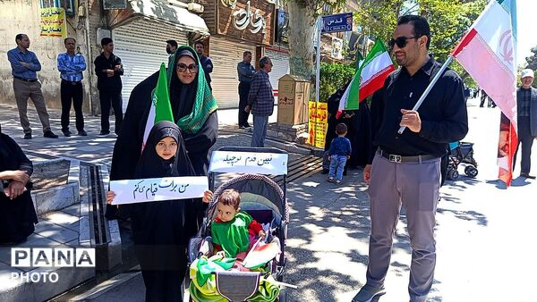 رژه‌ی کالسکه سواران در مسیر اربعین از فلکه ایران تا مسجد جامع