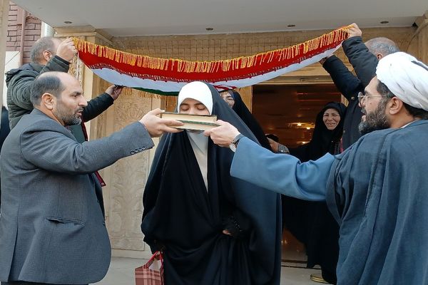 آبین بدرقه ۵۲ دانش‌آموز عمره‌گذار 