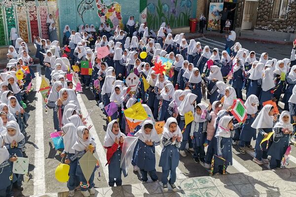 جشن روز دختر و روز جهانی کودک در دبستان زنده یاد قمصری