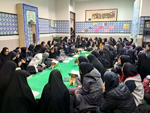 ضیافت افطار ماه رمضان در دبیرستان هوشیار مشهد 