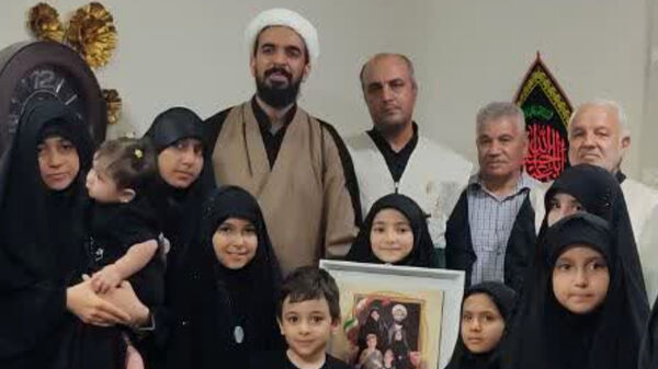 دیدار با خانواده شهید نیازمند در شهرستان سمنان