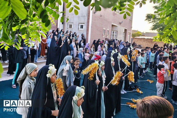 تریلی سیار کانون پرورش فکری کودکان و نوجوانان در شهرستان بام و صفی آباد 