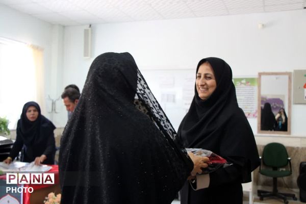 آیین «خاطره‌سازان» در دبیرستان نسیبه با حضور مدیر آموزش و پرورش سملقان