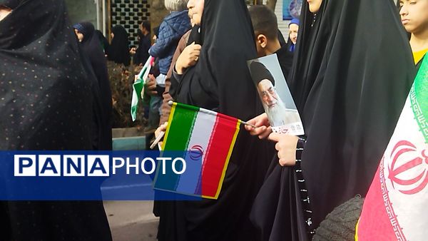 حضور افشار مختلف مردم نیشابور در راهپیمایی ۲۲ بهمن 