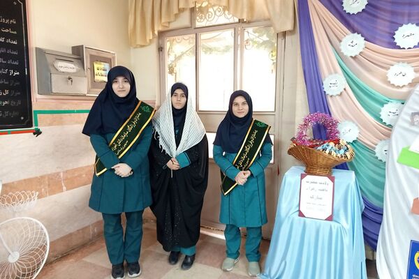 حضور دانش‌آموزان مدارس ناحیه دو شهرری در جشن ولادت حضرت فاطمه (س)