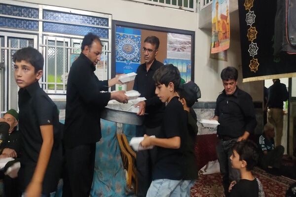 عزاداری شب هشتم ماه محرم در شهر بار 