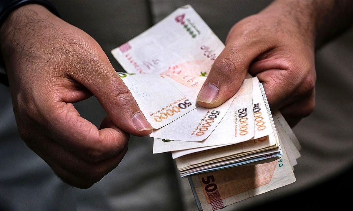 افزایش حقوق ۱۴۰۴ باید معادل تورم باشد تا قدرت خرید کارگران و کارمندان حفظ شود