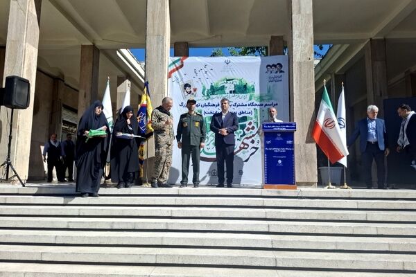 تجلیل از خواهر شهید جهان‌آرا در مراسم سالروز آزادسازی خرمشهر