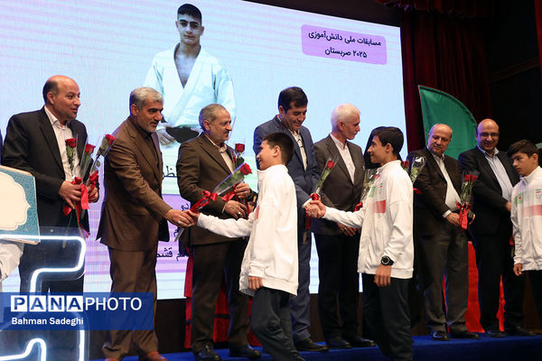 مراسم بدرقه تیم‌های ورزشی دانش‌آموزی به مسابقات ژیمنازیاد جهانی