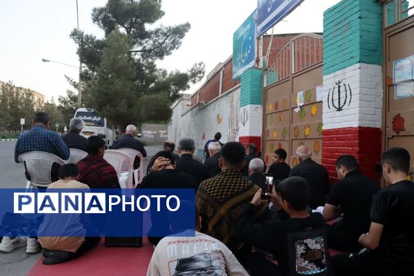 قرائت دعای زیارت عاشورا در شب های محرم در مسجد حضرت صاحب الزمان(عج)