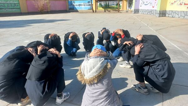 بیست و هفتمین مانور سراسری زلزله در مدرسه فرهنگ خلیل آباد 