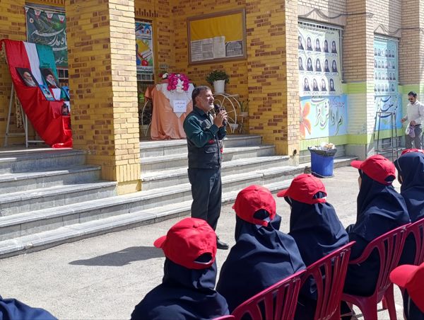 روایت گری جنگ تحمیلی هشت سال دفاع مقدس در دبیرستان دخترانه شاهد قدسیان 