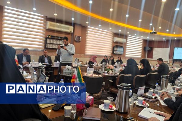 نشست هم‌اندیشی معاونین آموزش متوسطه در اداره رباط‌کریم