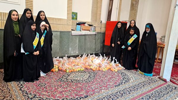 توزیع ۱۳۰ بسته یلدایی به همت خیران و معتمدان شهر بین نیازمندان