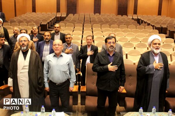 رونمایی از نخستین جلد دانشنامه دفاع مقدس استان قم