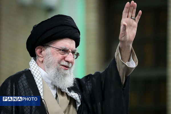 دیدار هزاران نفر از کارگران سراسر کشور با رهبر انقلاب