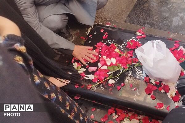 عشق به وصال محبوب و معشوق در زیباترین شکل خود، در گلزار شهدای تهران