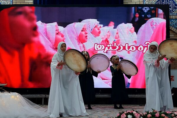 جشن تکلیف دانش‌آموزان دختر منطقه کهریزک 