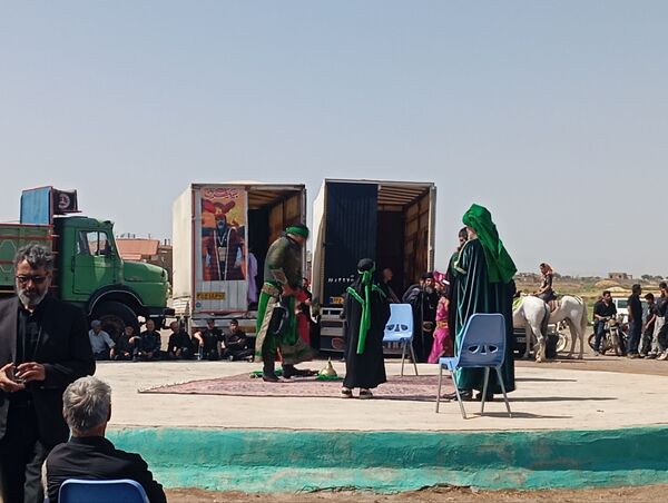 آیین استقبال از هیئت های عزاداری در روستای عشق آباد 