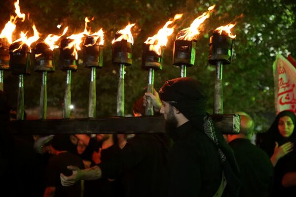 آیین «مشعل گردانی» نجفی‌های مقیم قم