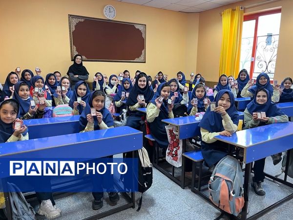 فریاد آزادی و همبستگی در دبستان آرمینه مصلی‌نژاد