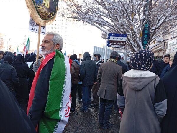 راهپیمایی ۲۲ بهمن در مشهد با حضور فرمانده واحدهای حوزه ۱۹ بسیج دانش‌آموزی منطقه تبادکان