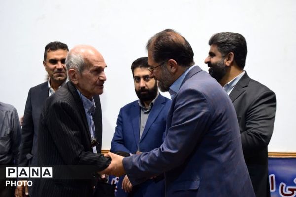 تجلیل از مدیران ۴۰ سال آموزش و پرورش اردکان