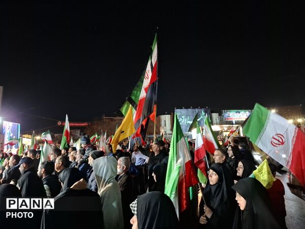 مردم شریف مشهد با شعار " هوا فضای سپاه، بزن به کاخ سیاه"  تاریکی شب‌ را روشن کردند