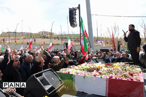 تشییع پیکر خانوداه شهید دکتر حسین طاهری در پردیس