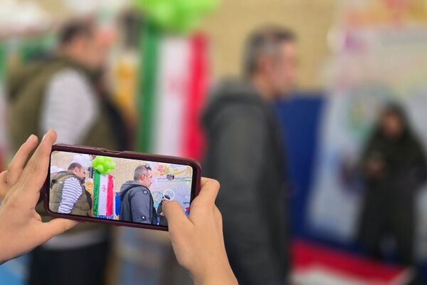 رقابت دانش‌آموزان رباط‌کریم در مسابقات بین مدرسه‌ای فوتسال