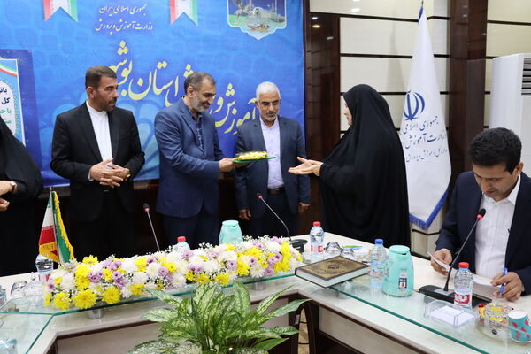 تجلیل از بانوان شاغل اداره‌کل آموزش و پرورش استان بوشهر