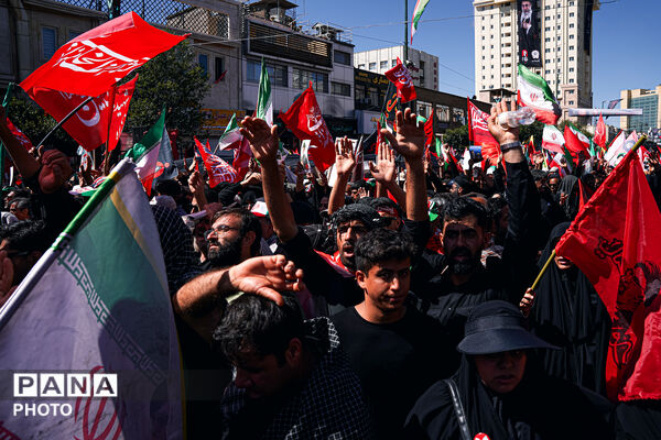 تشییع پیکر رهبر شهید انقلاب در مشهد مقدس-۳