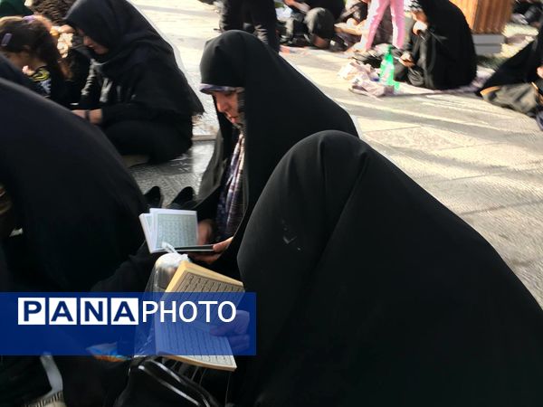 برپایی مراسم دعای عرفه در گلستان شهدای اصفهان