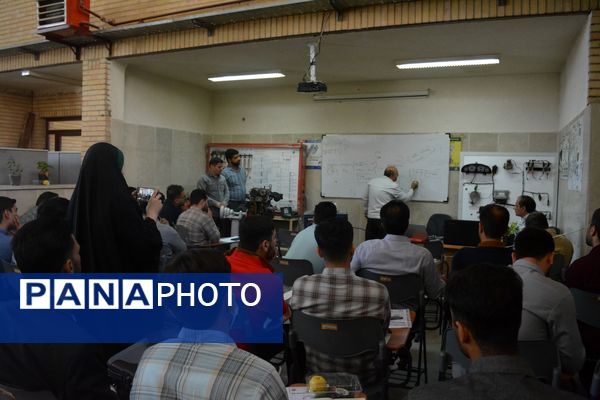 کارگاه آموزشی آشنایی با سیستم موتور و سوخت‌رسانی خودرو در بهارستان 2
