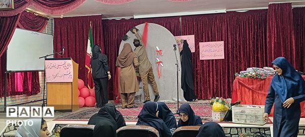 جشنی به پاس تجلیل از افتخار آفرینی دانش آموزان دبیرستان وکیلی۱۰