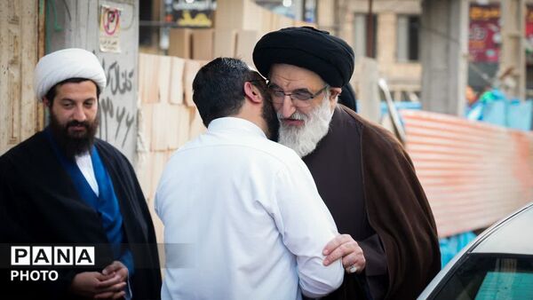 دیدار هفتگی نماینده ولی فقیه در البرز و امام جمعه کرج با خانواده معظم شهدا و ایثارگران