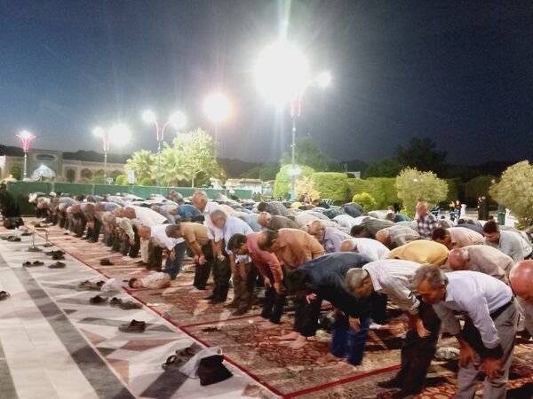 برپایی نماز جماعت در آرامگاه شهید مدرس 