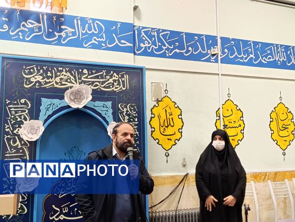 همخوانی سرود «ایرانمون» در دبیرستان حضرت معصومه (س) ناحیه 4 کرج 