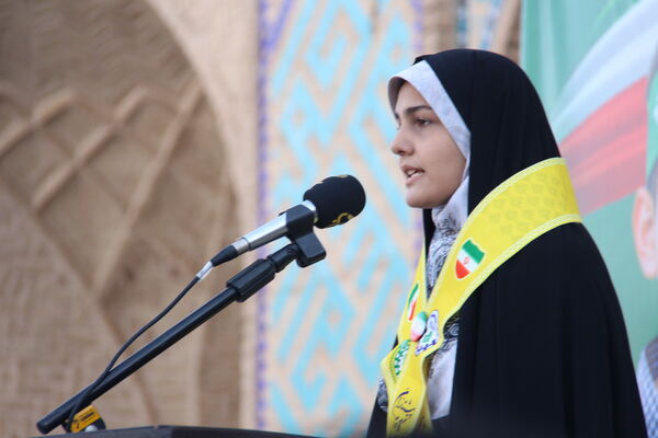 راهپیمایی ۱۳ آبان روز غلبه بر استکبار جهانی دانش‌آموزان شهر یزد