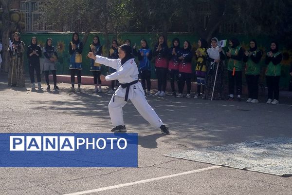 گرامیداشت هفته تربیت بدنی در دبیرستان ارشاد ناحیه دو شهرری 