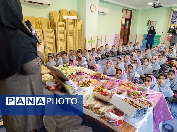 جشن میلاد امام خوبی‌ها در دبستان برادران شهید دیده‌ور کازرون