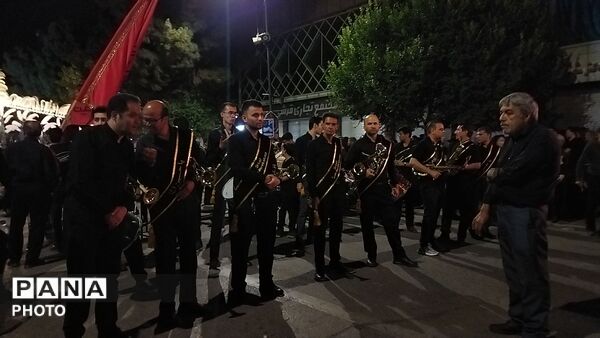 گذری بر فعالیت گروه موسیقی حیدریون   در شب عاشورا 