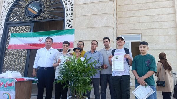 تجلیل‌ از دانش آموزان برتر دبیرستان پسرانه آوینی ۲ در سرای مهر و ادب 