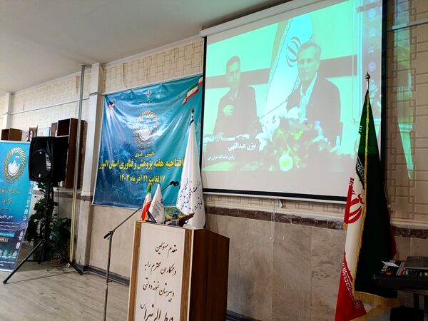 آیین افتتاحیه هفته پژوهش در دبیرستان فاطمه الزهرا(س) ناحیه سه کرج